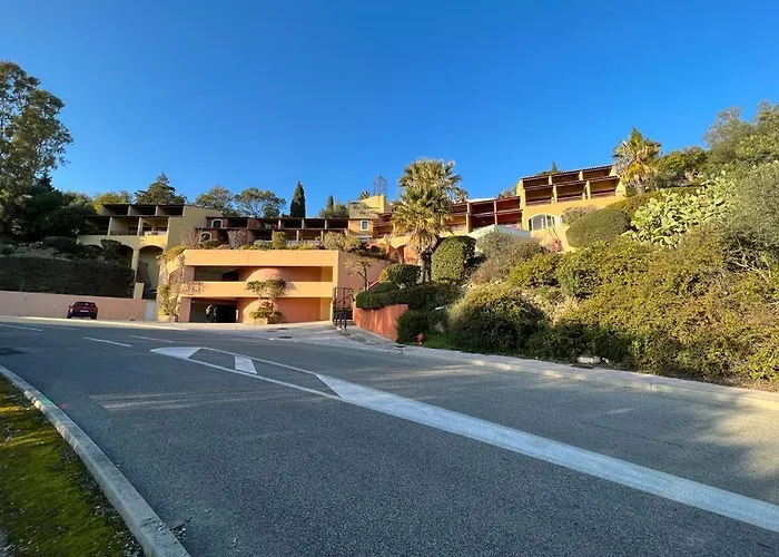 Appartement Vue Sur Mer, Piscine, Garage Prive