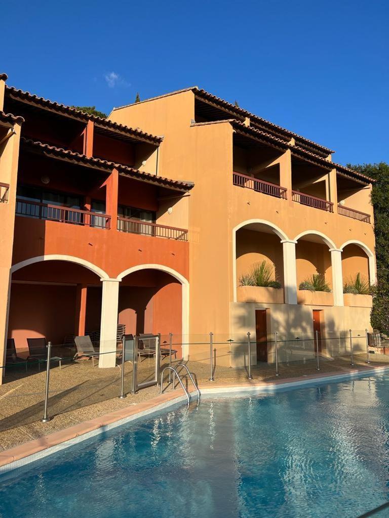 Apartment Vue Sur Mer, Piscine, Garage Prive